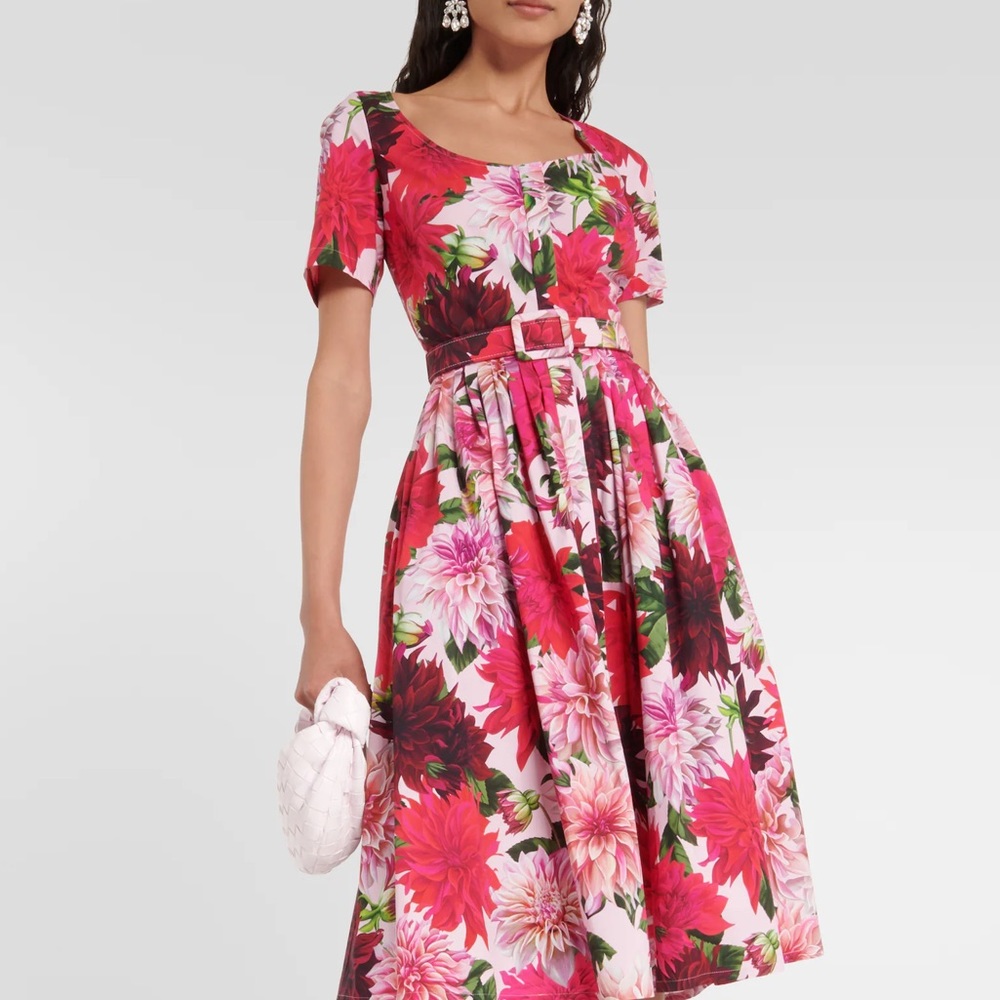 ♥️ Effortless & Chic ♥️ Oscar de la Renta
Dahlia print pleated midi dress